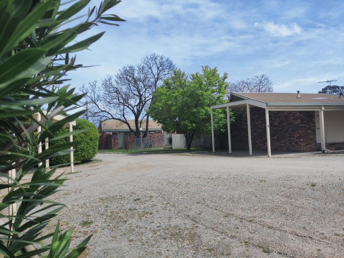 Belvoir Village Motel & Apartments Wodonga Exterior photo